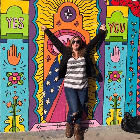 Meet your Posher, Julie - Picture 1 of 9